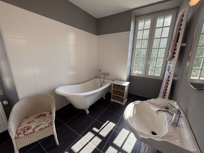 Image No.24-4 Bed House for sale