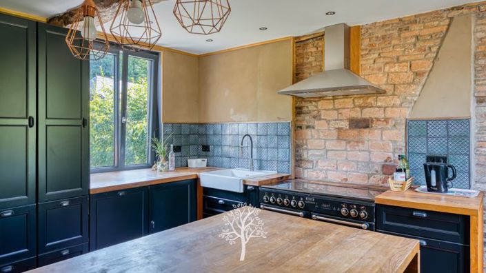 Image No.15-5 Bed Property for sale