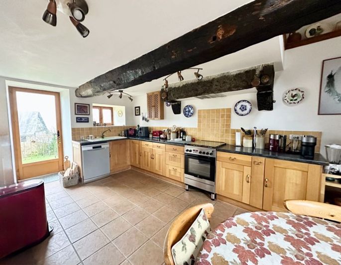 Image No.6-5 Bed House for sale