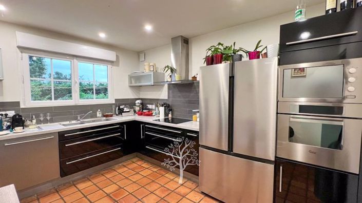 Image No.14-4 Bed House for sale