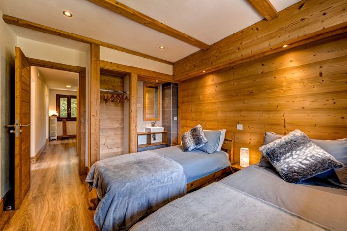 Image No.10-7 Bed Chalet for sale