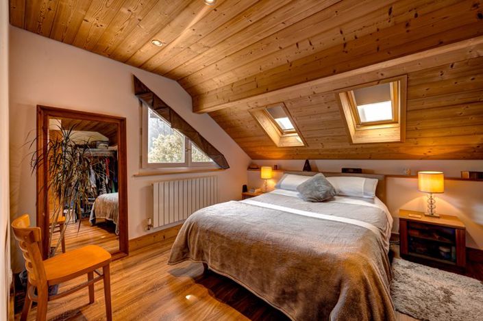 Image No.11-7 Bed Chalet for sale