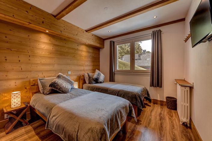 Image No.12-7 Bed Chalet for sale