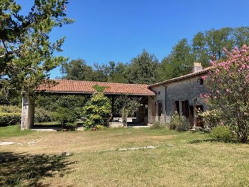 le-grafeuil-house-front-06