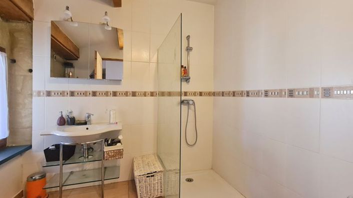 Image No.10-6 Bed House for sale