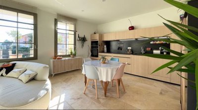 estate-gard-france-townhouse-feel-for-this-du