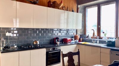 f3836da7-e916-49cc-aed4-f19f6d3251db