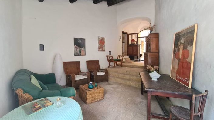 Image No.10-3 Bed House for sale