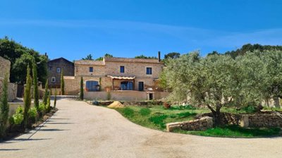 estate-gard-france-magnificent-stone-farmhous