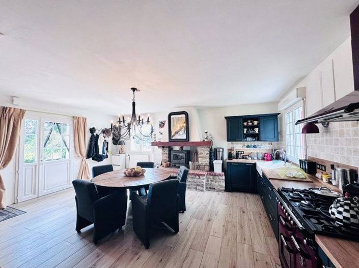 Image No.2-4 Bed House for sale