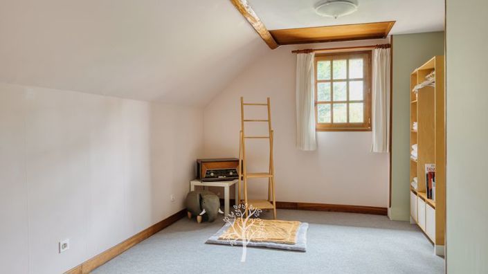 Image No.12-5 Bed Property for sale