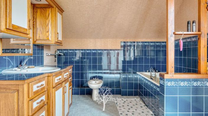 Image No.16-5 Bed Property for sale