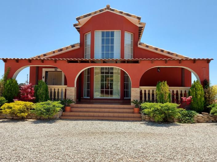 Image No.1-3 Bed Villa / Detached for sale