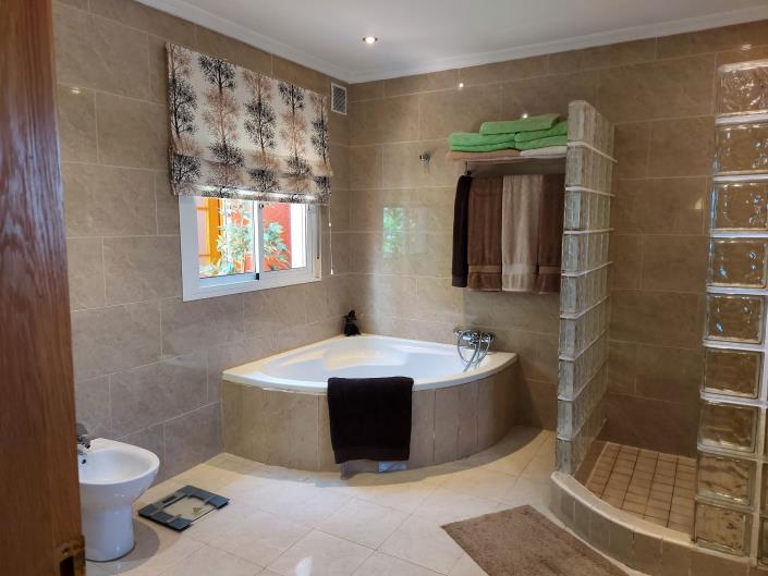 Image No.37-3 Bed Villa / Detached for sale