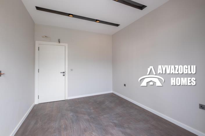 Image No.30-4 Bed Duplex for sale