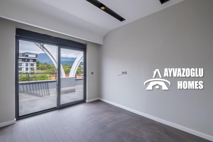 Image No.32-4 Bed Duplex for sale