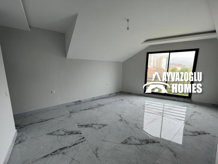 Image No.9-4 Bed Duplex for sale