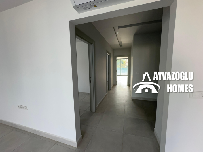 Image No.10-3 Bed Apartment for sale