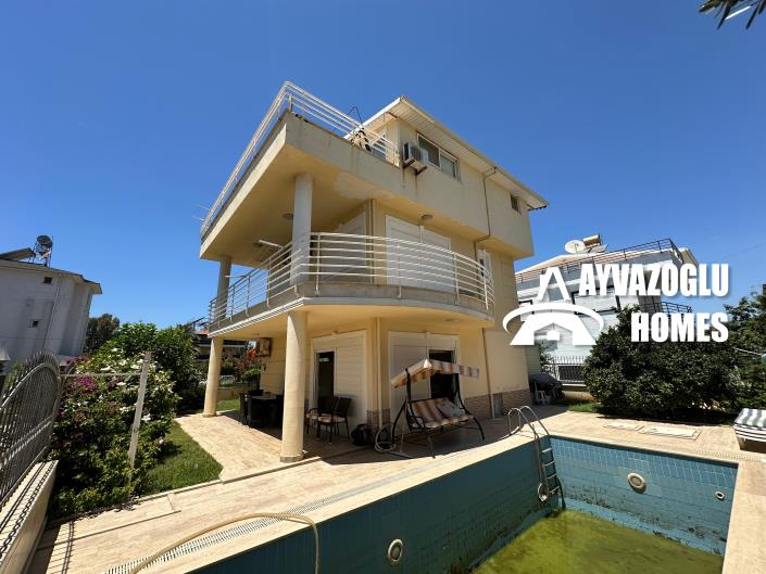 Image No.1-4 Bed Villa for sale