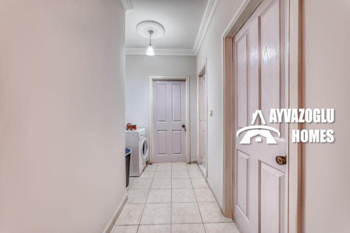 Image No.21-3 Bed Apartment for sale