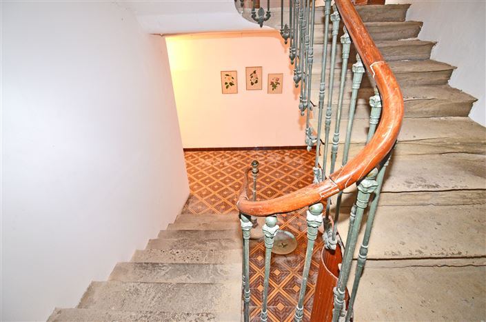 Image No.17-6 Bed House for sale