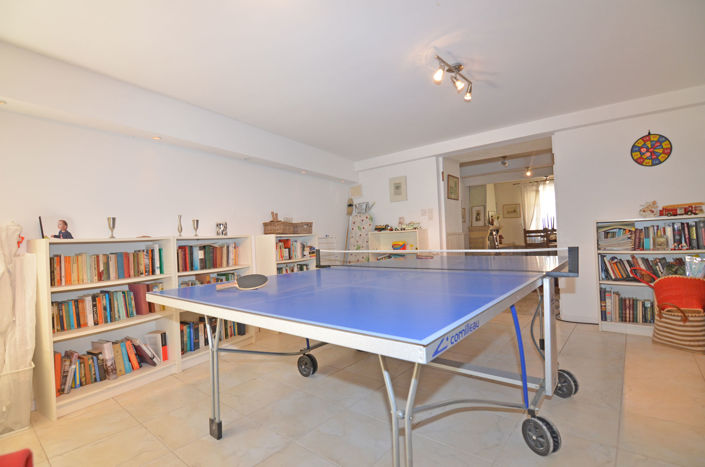 Image No.9-5 Bed House for sale