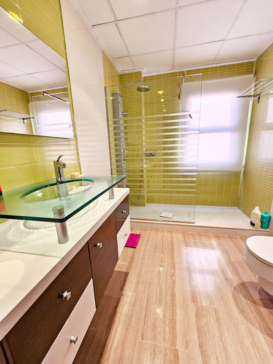 Image No.10-4 Bed Townhouse for sale