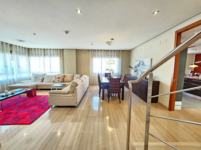 Image No.4-4 Bed Townhouse for sale