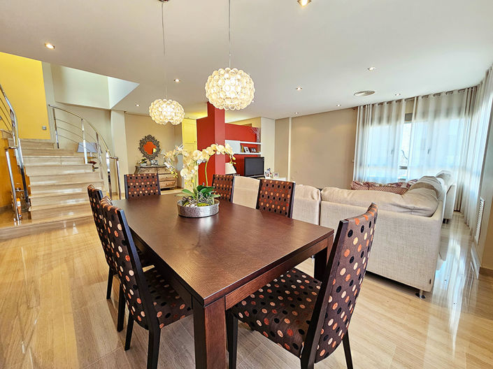 Image No.5-4 Bed Townhouse for sale