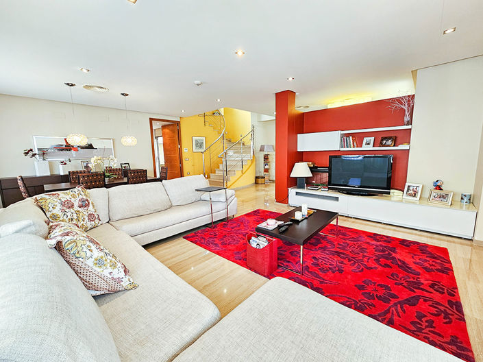 Image No.8-4 Bed Townhouse for sale