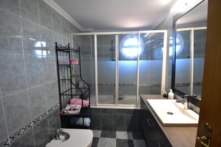 Image No.2-5 Bed Villa for sale