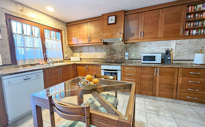 Image No.8-7 Bed Villa for sale