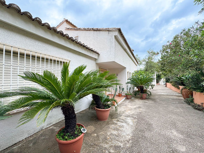 Image No.2-4 Bed Villa for sale
