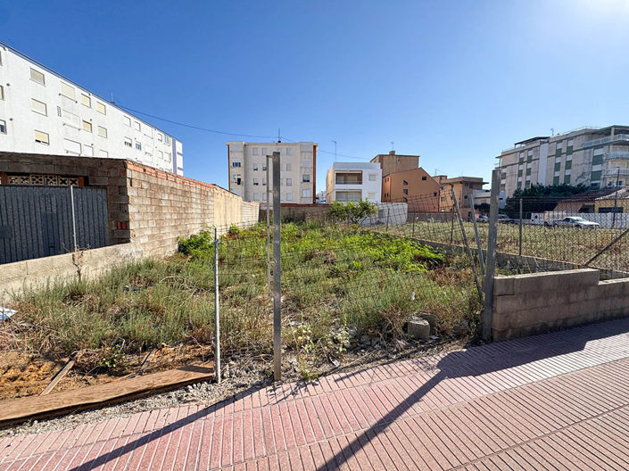 Image No.1-3 Bed Land for sale