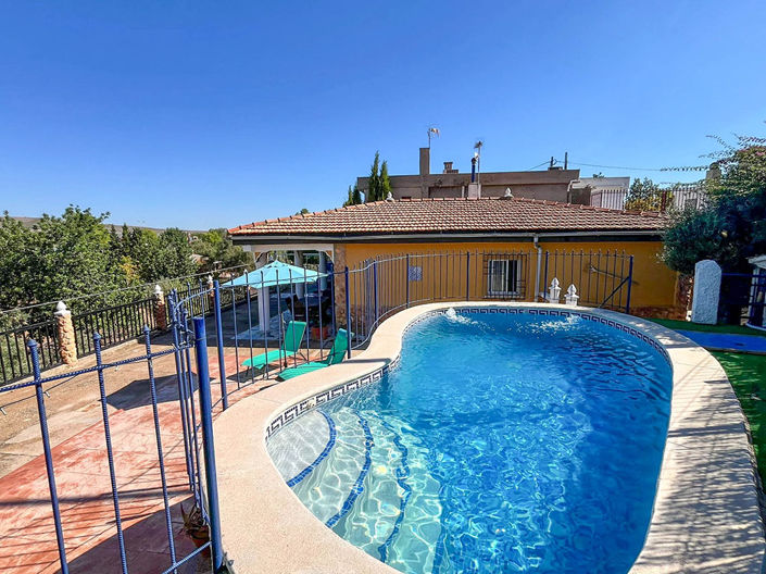 Image No.1-4 Bed Villa for sale