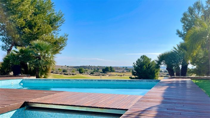 Image No.2-5 Bed Villa for sale