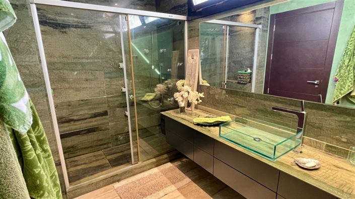 Image No.30-5 Bed Villa for sale