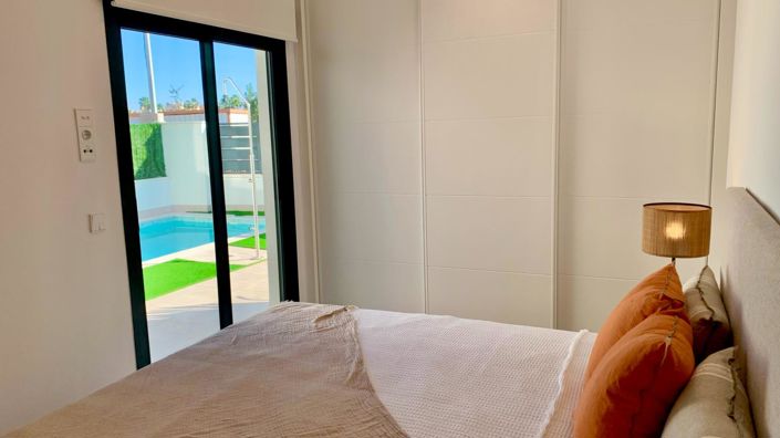 Image No.10-3 Bed Villa for sale