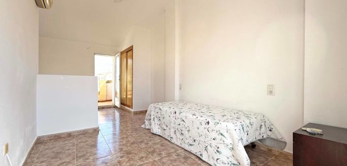 Image No.12-3 Bed House for sale