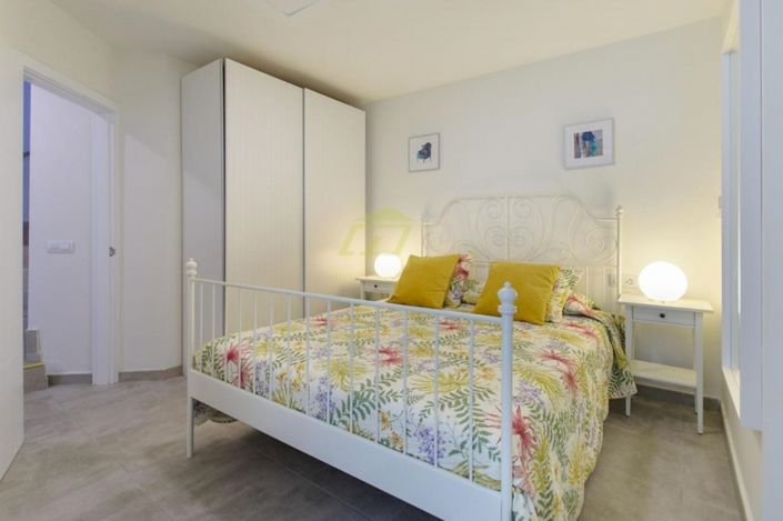 Image No.15-7 Bed Villa for sale