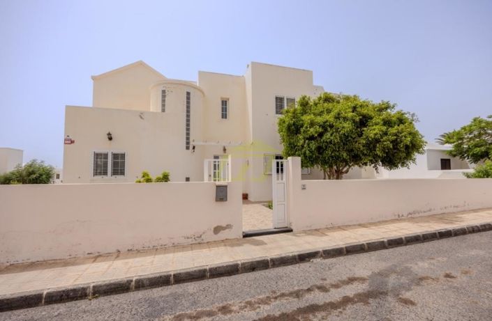 Image No.1-5 Bed Villa for sale
