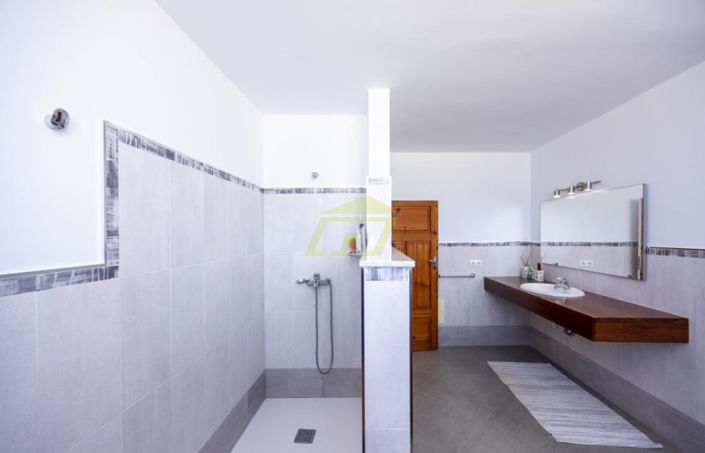 Image No.12-6 Bed Villa for sale