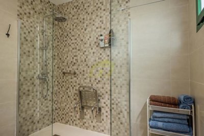 Well presented Semi-Detached Villa with mountain views