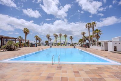 Front line bungalow with communal pool at Coral Beach in Playa Blanca