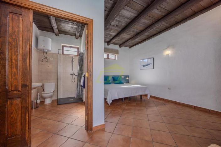 Image No.13-8 Bed Villa for sale