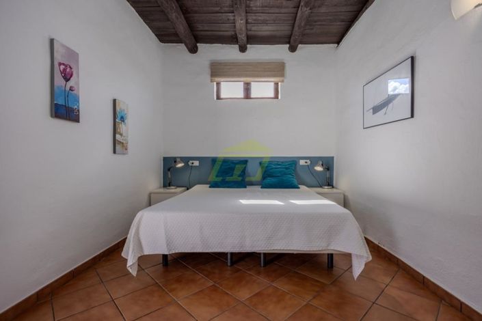 Image No.14-8 Bed Villa for sale