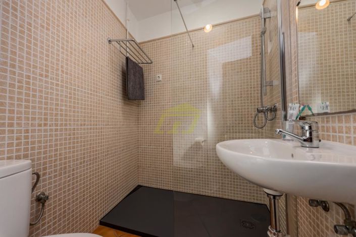 Image No.20-8 Bed Villa for sale