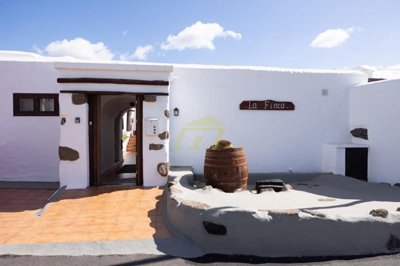 Spectacular villa with private swimming pool in Güime