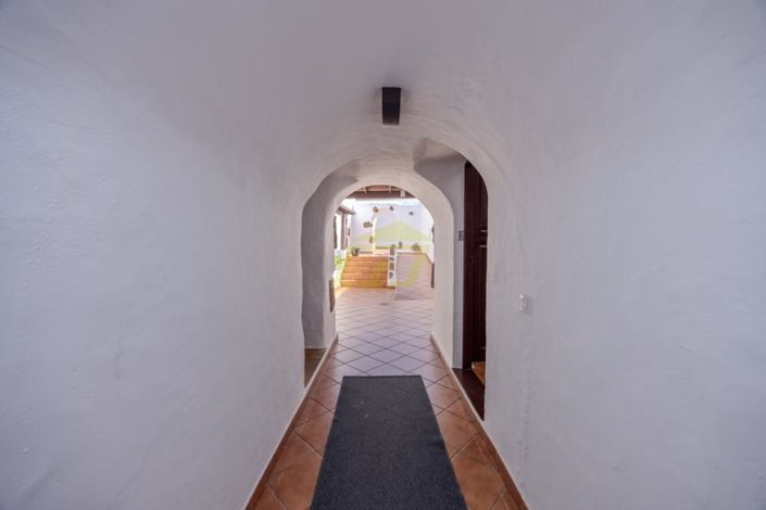 Image No.4-8 Bed Villa for sale