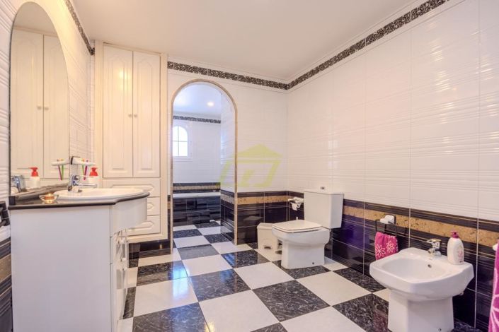 Image No.12-3 Bed Villa for sale